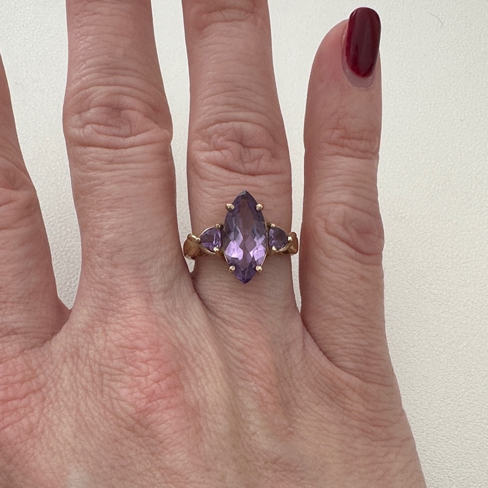 Elegant Vintage Amethyst and Gold Women's Ring